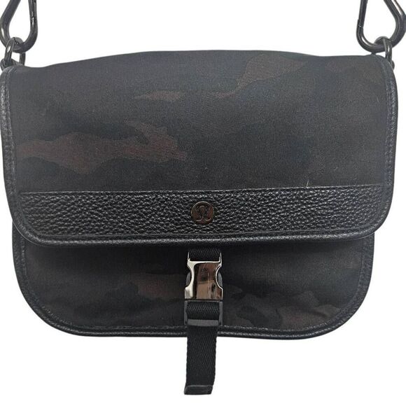 Lululemon crossbody - Picture 2 of 9
